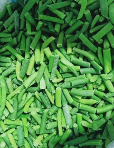 Frozen Egyptian green bean cuts processed and packaged for global foodservice and retail export.